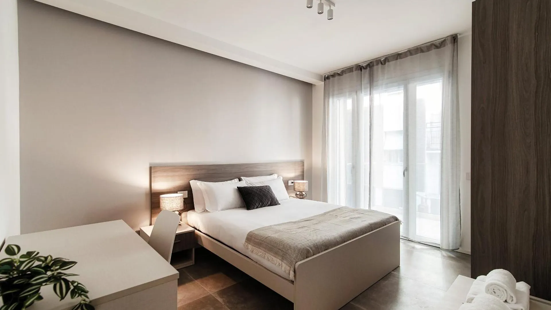 Lario Suite Apartments By Quokka 360 - Close To Como Downtown