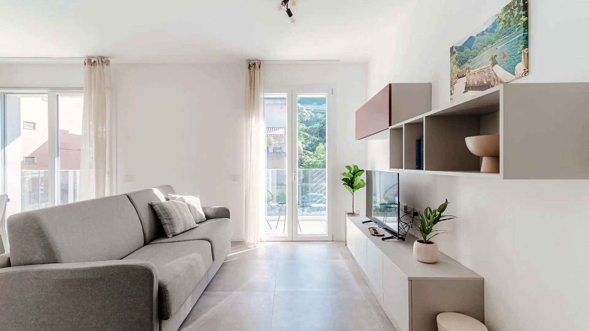 Lario Suite Apartments By Quokka 360 - Close To Como Downtown location