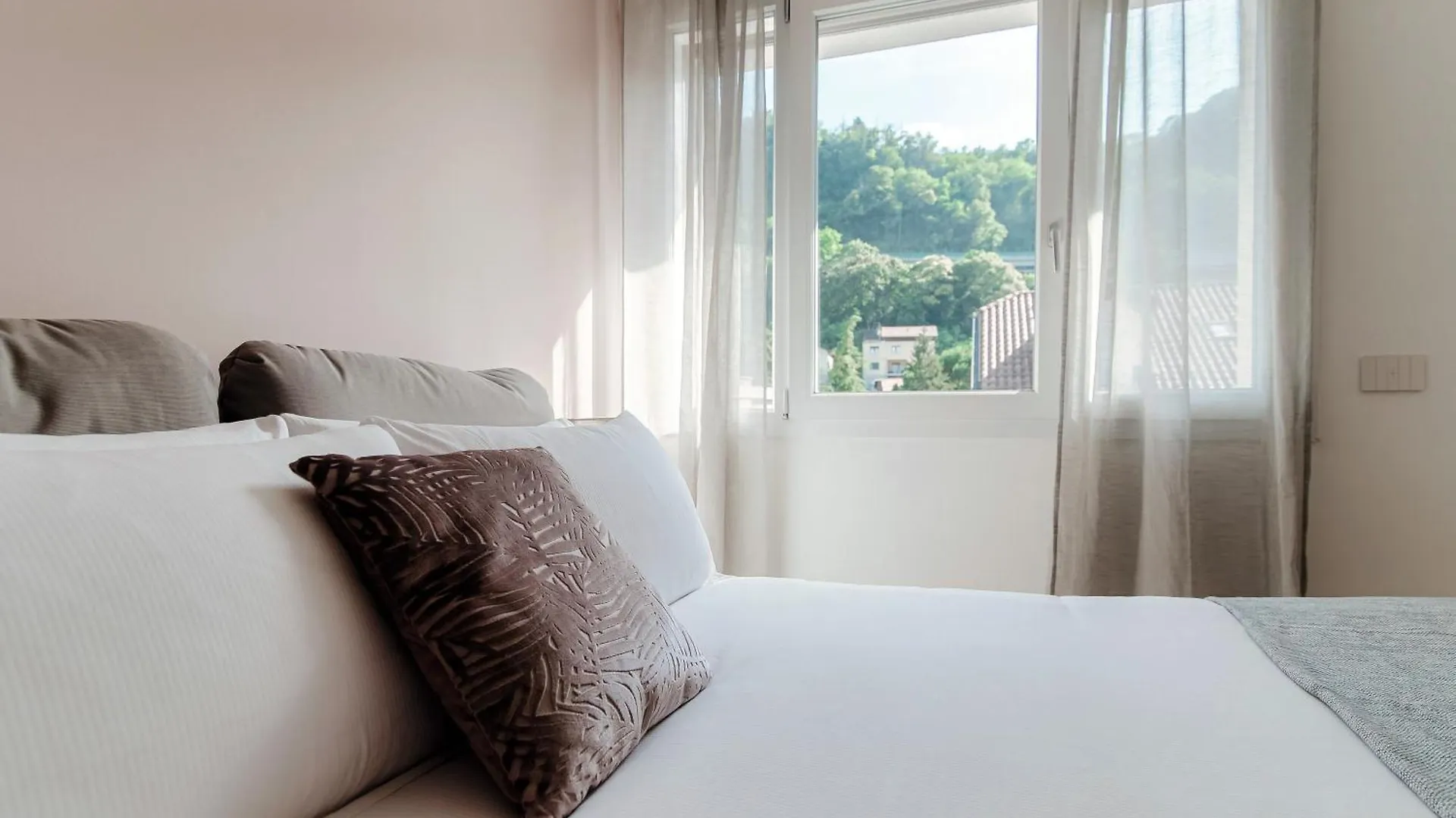 Lario Suite Apartments By Quokka 360 - Close To Como Downtown イタリア